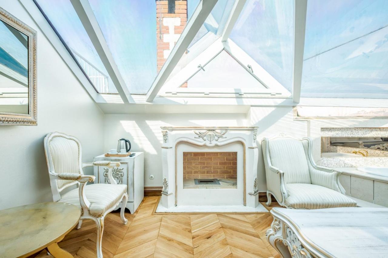 Exquisite In Historic Mansion In Beylerbeyi İstanbul